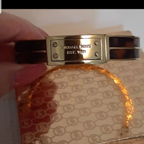 Michael Kors Tortoise Bangle Bracelet - Picture 5 of 11